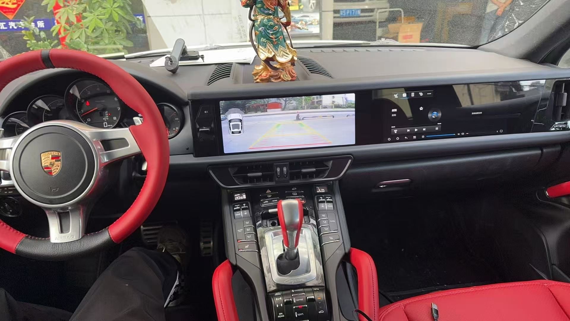 Wireless CarPlay interface on Android screen