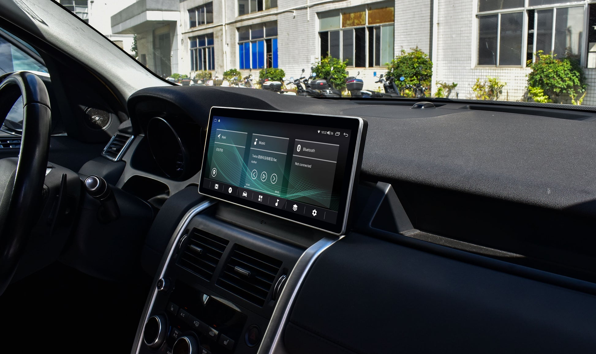 12.3-inch Android screen installed in Land Rover Discovery Sport L550 – side view